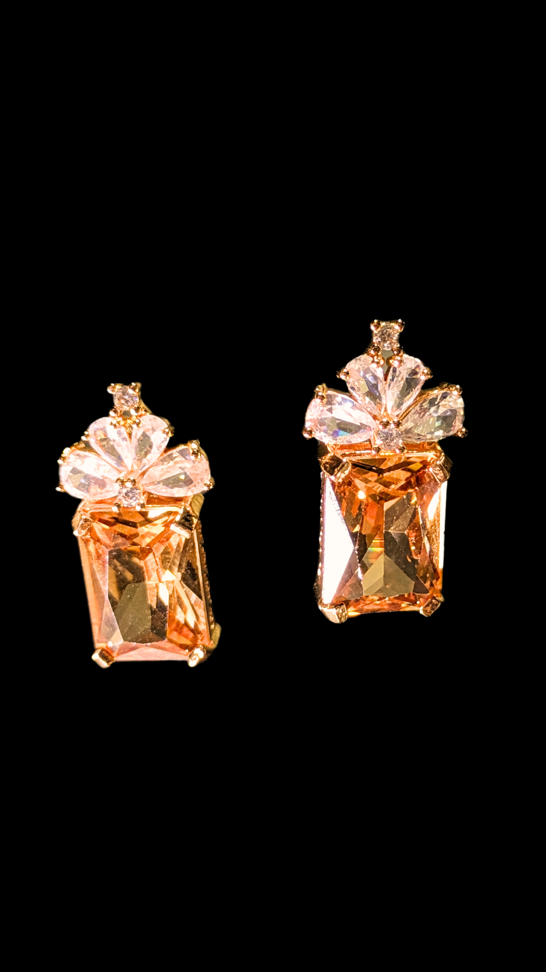 Durr-e-Aqeeq_earrings_Amber_Gold_Gold mockup