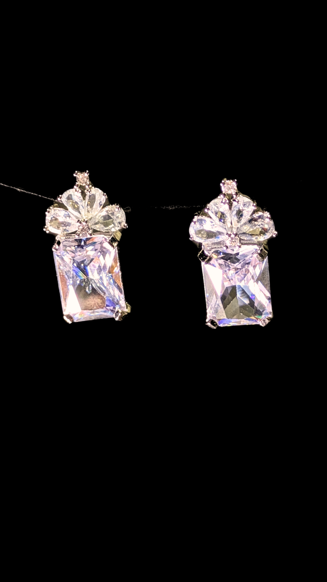 Durr-e-Aqeeq_earrings_Crystal_ mockup