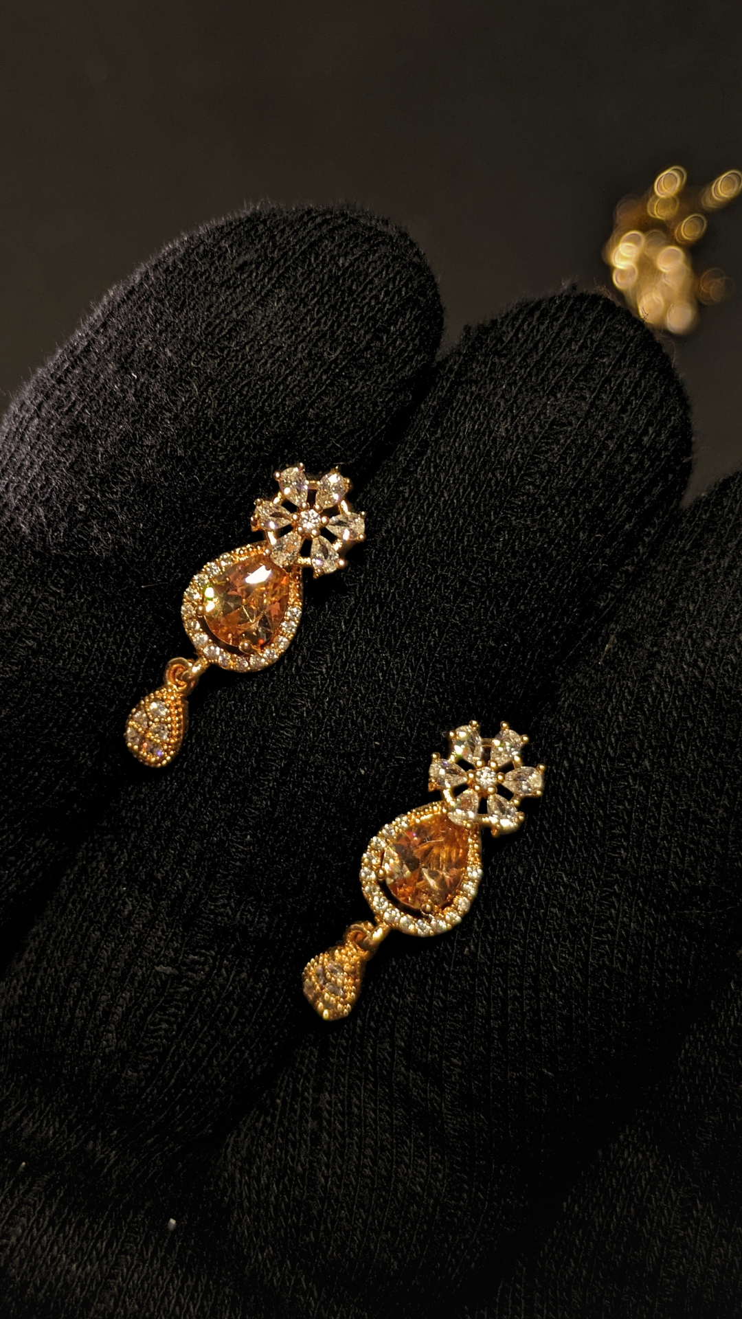 Noor-e-Nazakat earrings Amber Gold
hand shoot