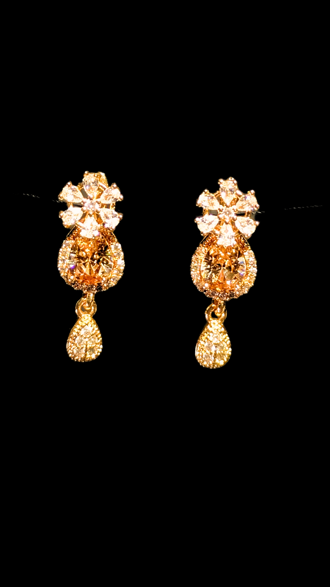 Noor-e-Nazakat  earrings Amber Gold
mockup
