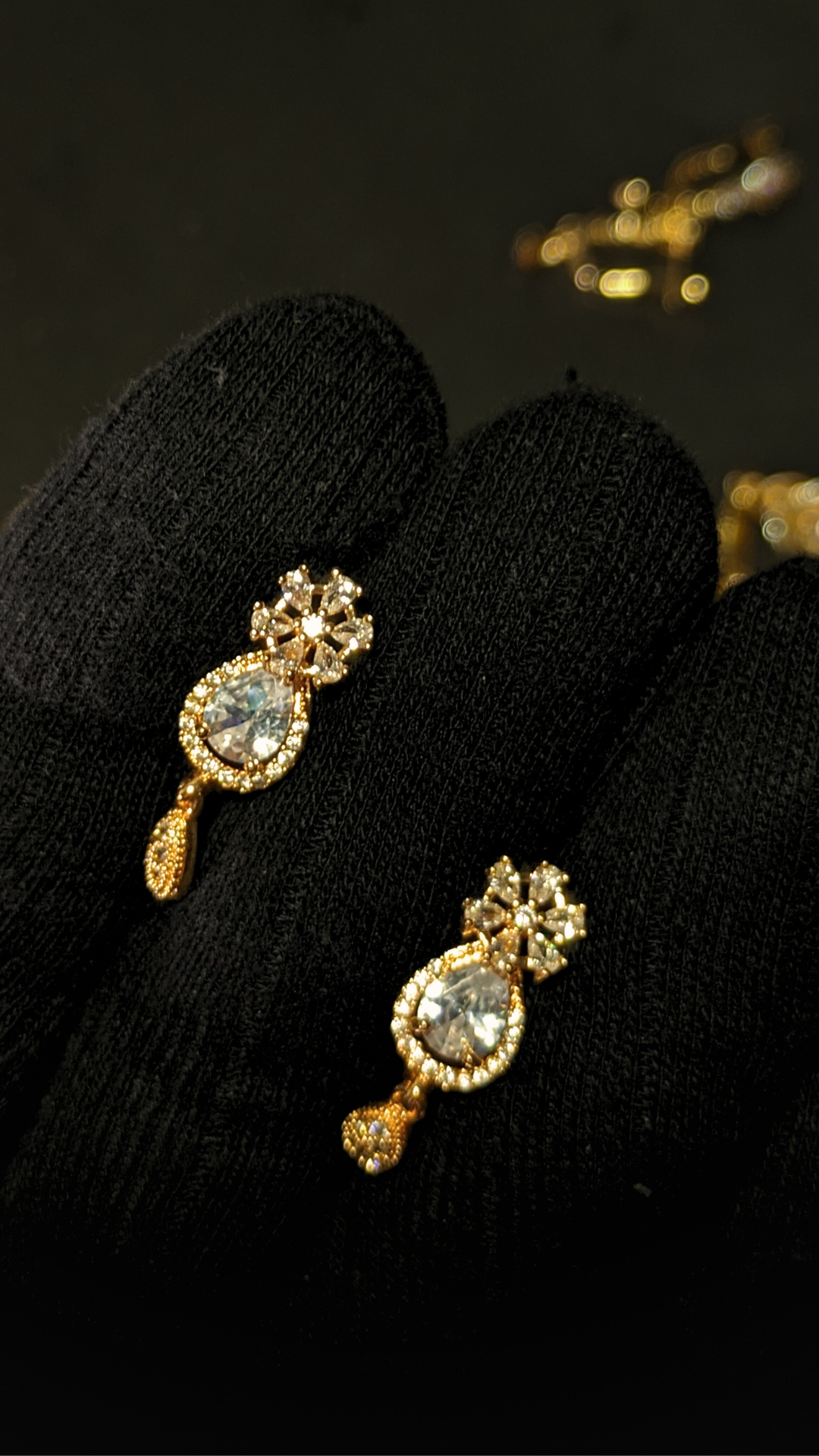 Noor-e-Nazakat  earrings Crystal White
hand shoot 