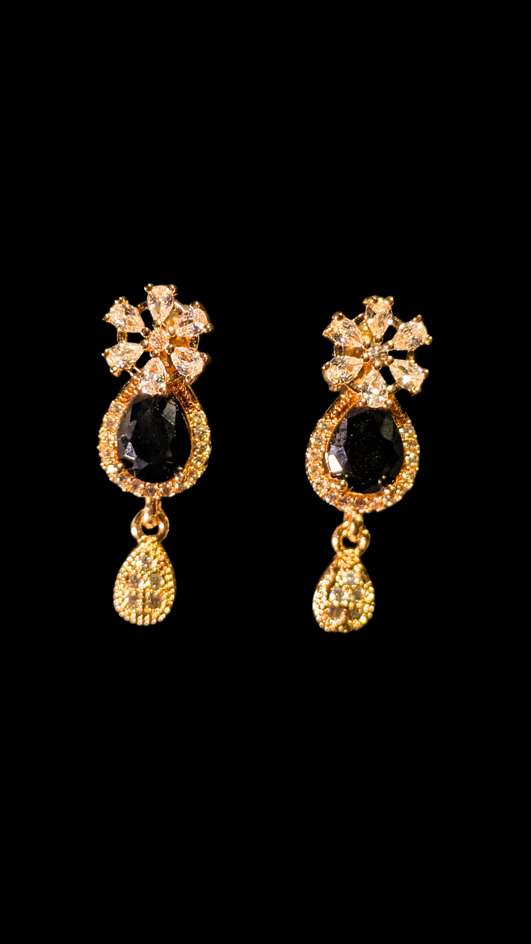 Noor-e-Nazakat  earrings Midnight Black
mockup