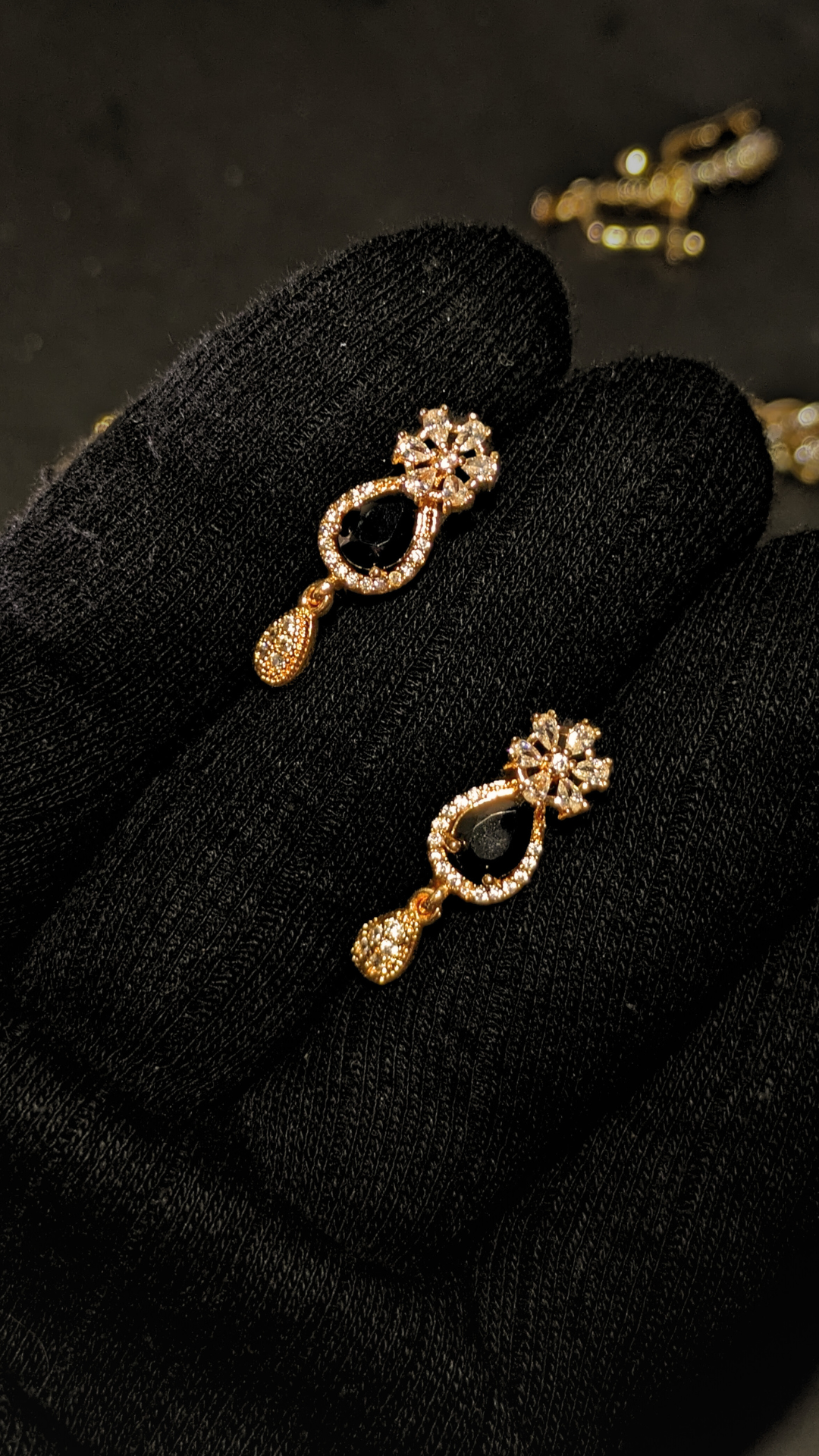 Noor-e-Nazakat  earrings Midnight Black
hand shoot 