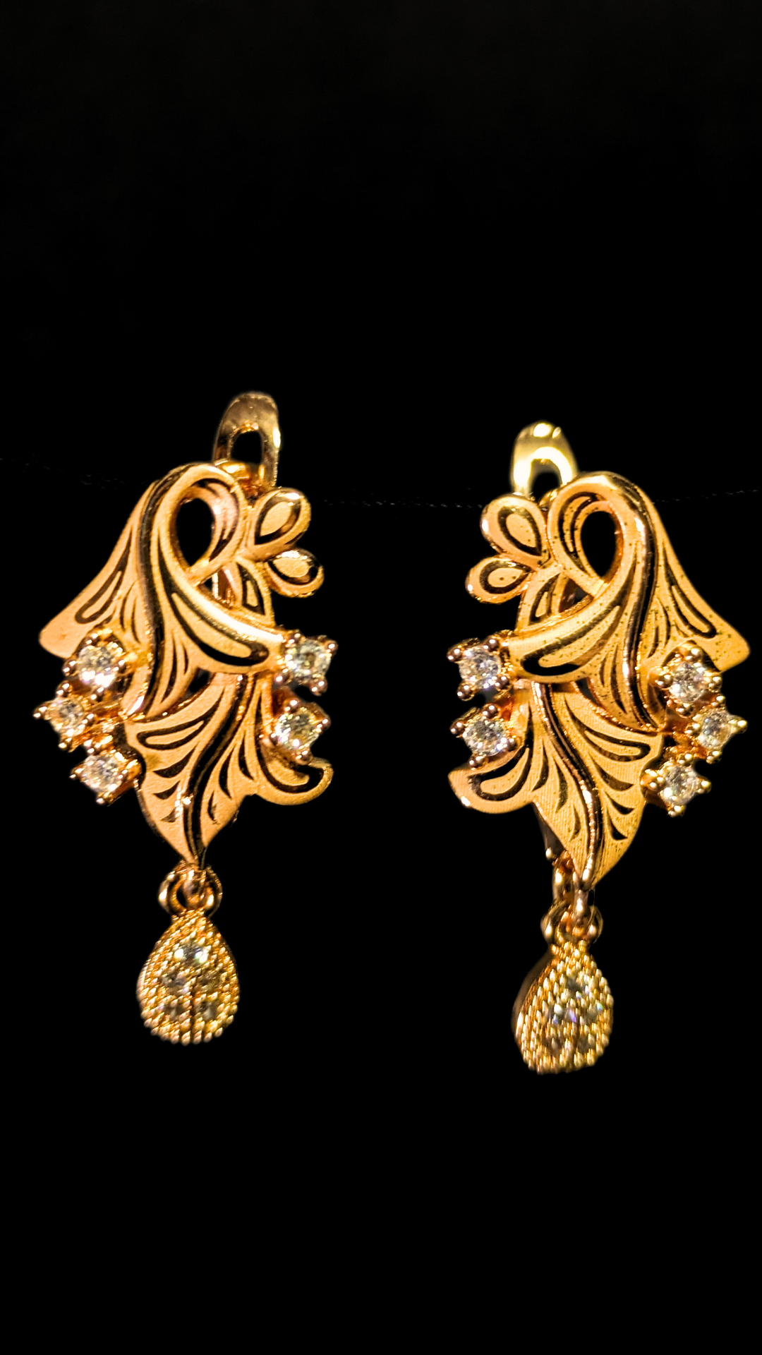 Petal Grace earrings - Clear Crystal
mockup
